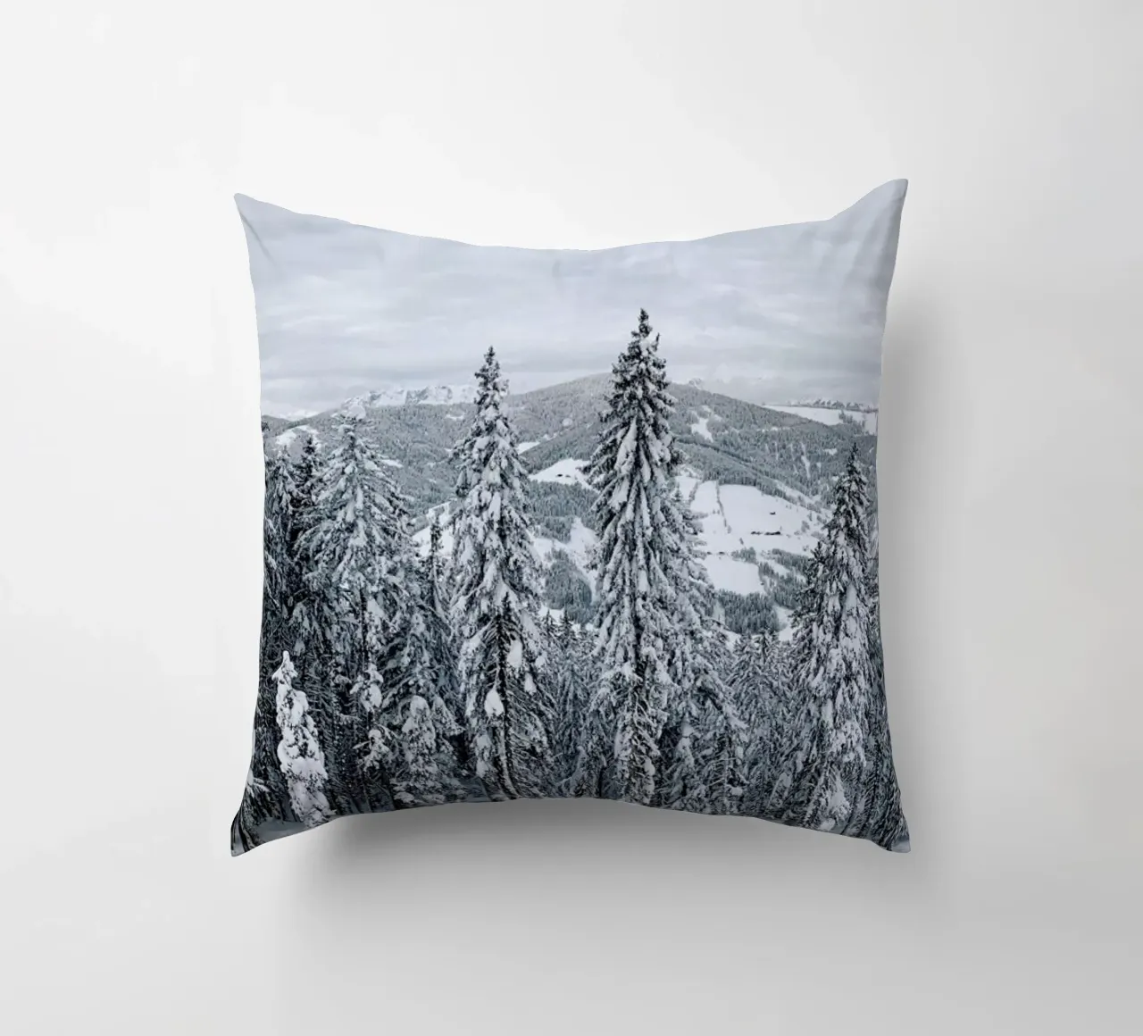Forest In The Alps cuscino da Sebastian Hilgetag