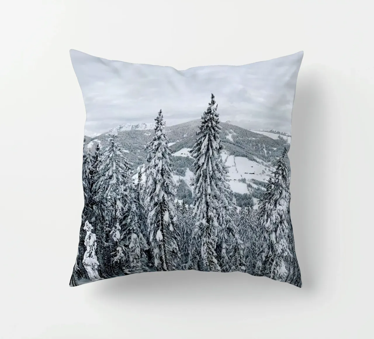 Forest In The Alps cuscino da Sebastian Hilgetag