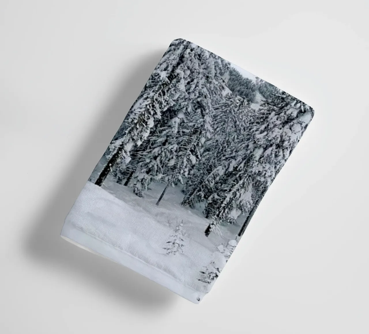 Forest In The Alps asciugamano da bagno da Sebastian Hilgetag
