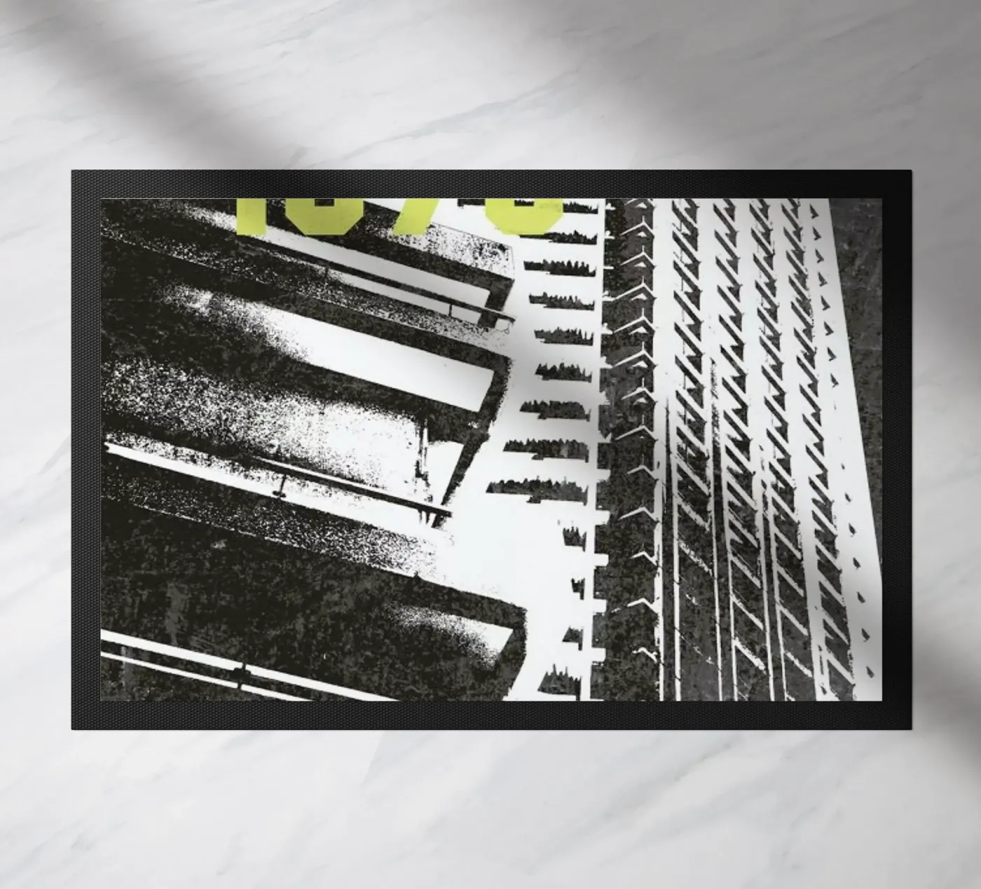 Brutalist deurmat van 121 Creatives