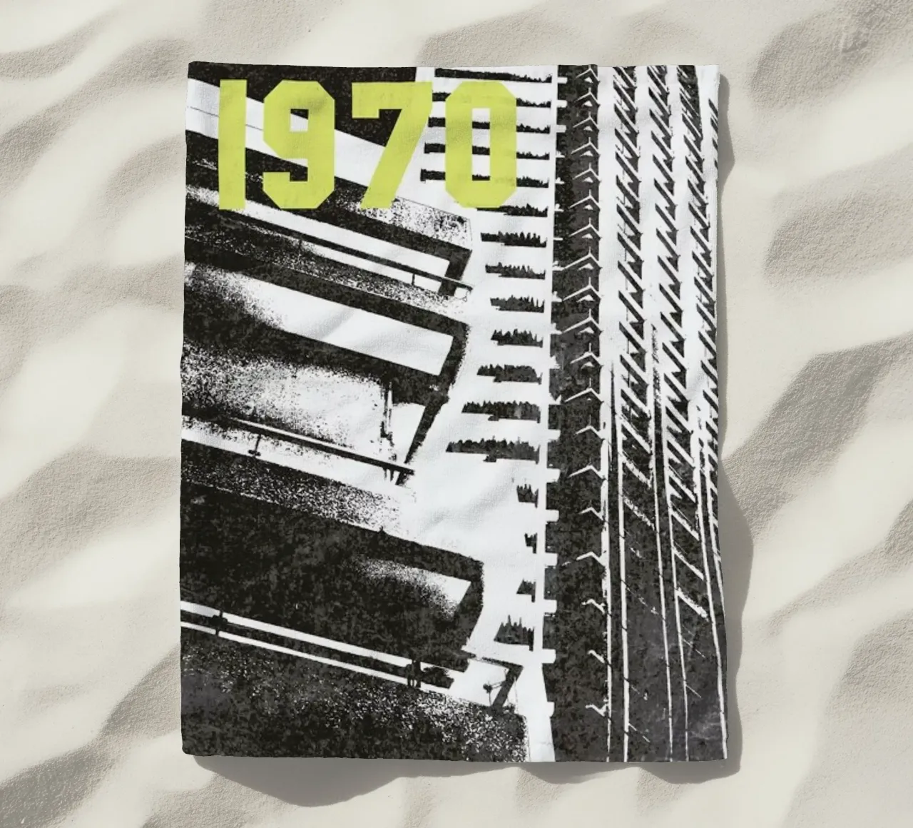 Brutalist telo mare da 121 Creatives