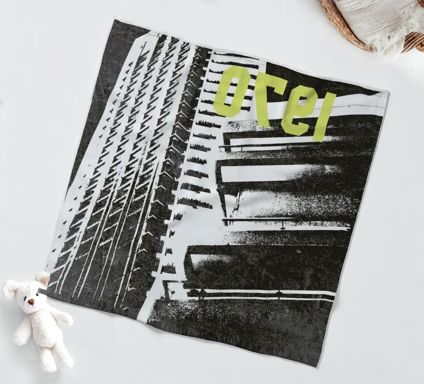 Brutalist Fleecedecke von 121 Creatives