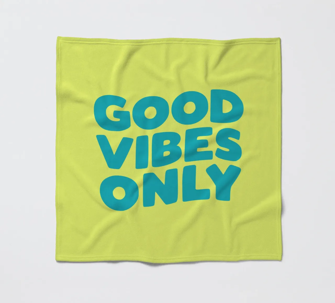 Good Vibes Only Typography Print jaune et bleu plaid polaire de THE MOTIVATED TYPE