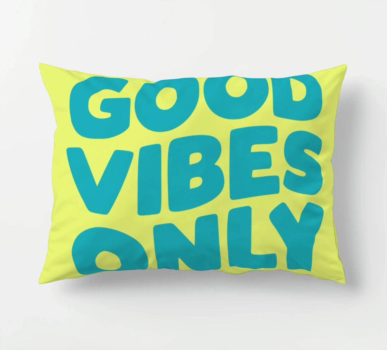 Good Vibes Only Typography Print jaune et bleu coussin de THE MOTIVATED TYPE
