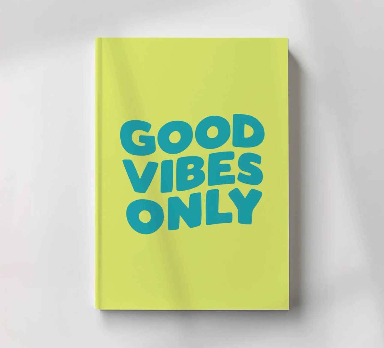 Good Vibes Only Typography Print jaune et bleu carnet de notes de THE MOTIVATED TYPE