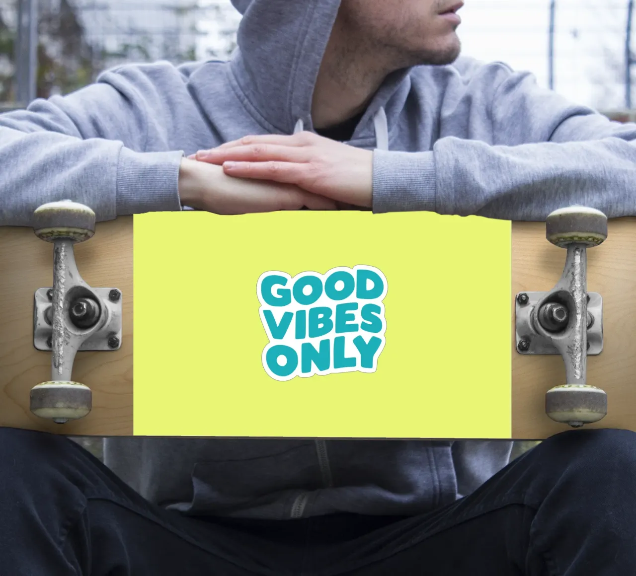 Good Vibes Only Typography Print jaune et bleu autocollant de THE MOTIVATED TYPE