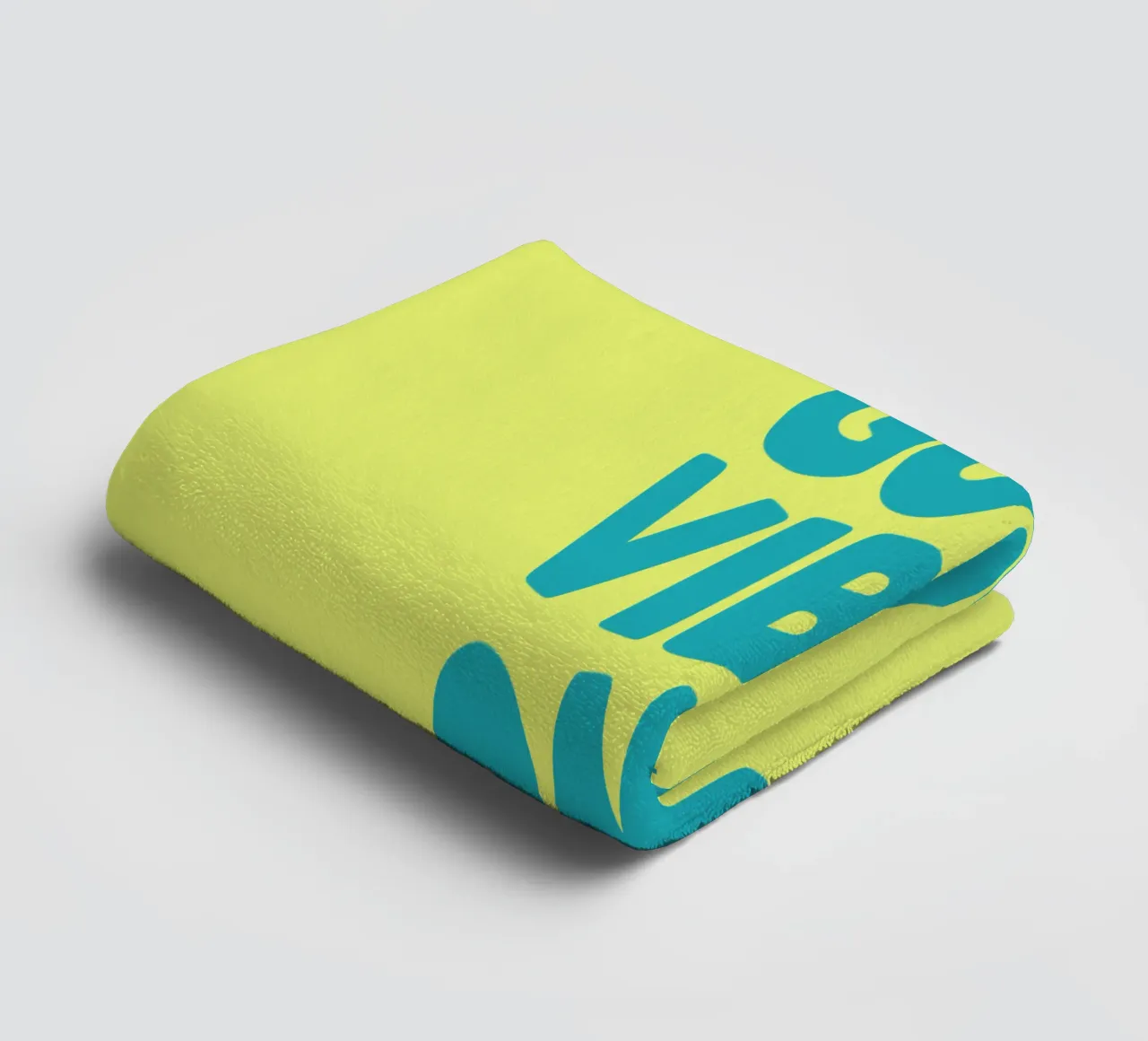 Good Vibes Only Typography Print jaune et bleu serviette de bain de THE MOTIVATED TYPE