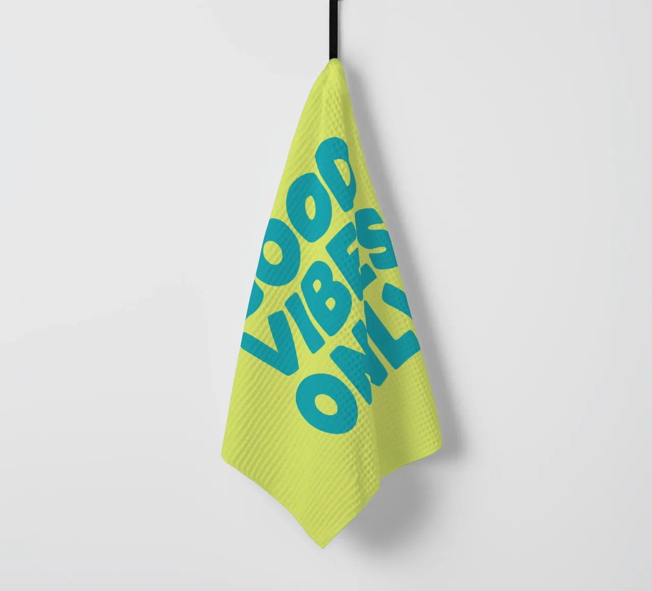 Good Vibes Only Typography Print jaune et bleu torchon de THE MOTIVATED TYPE