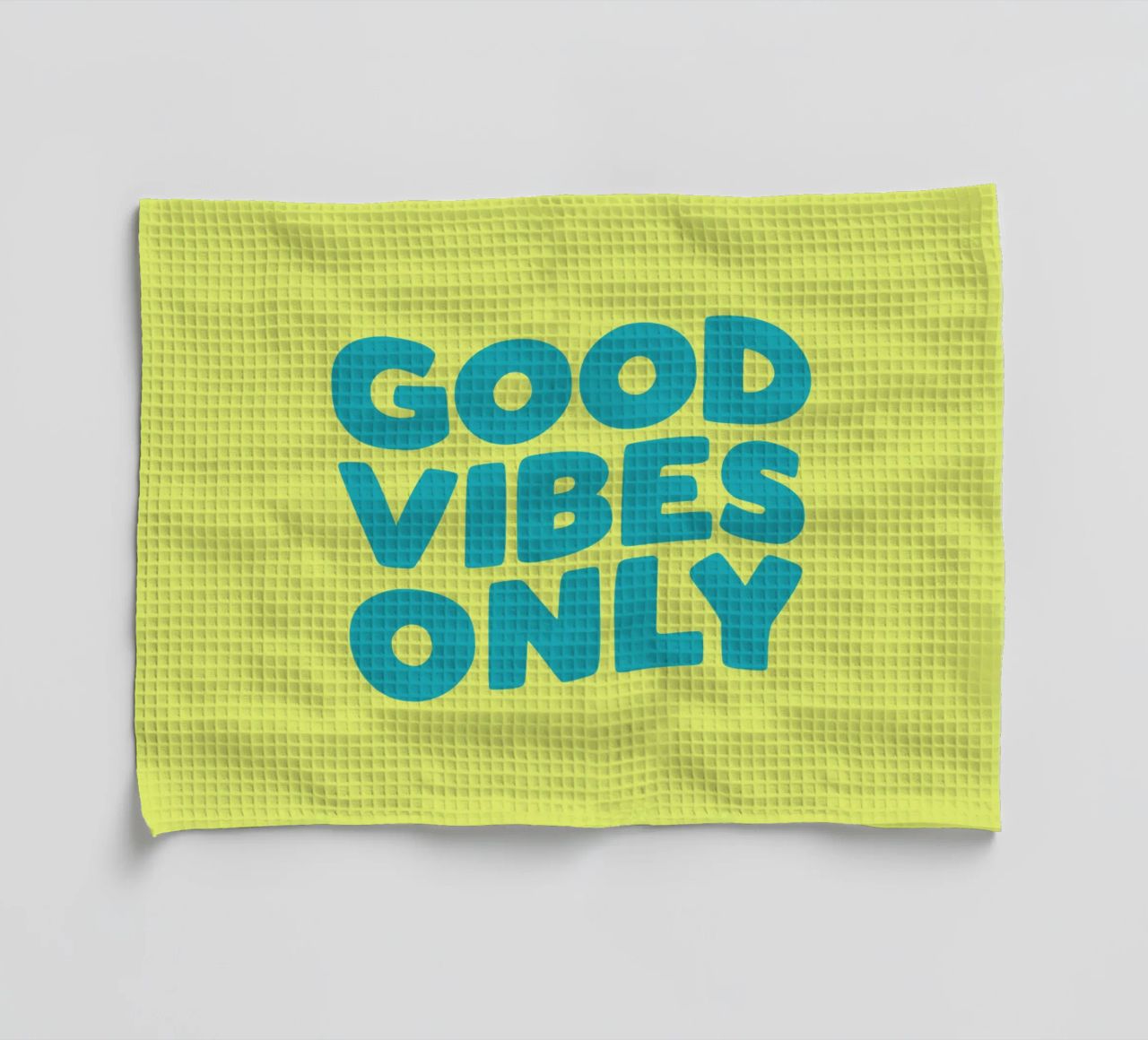 Good Vibes Only Typography Print jaune et bleu torchon de THE MOTIVATED TYPE