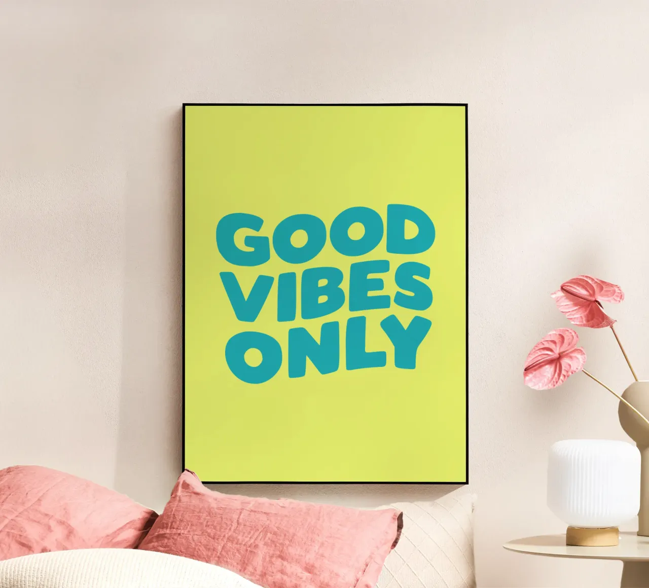 Good Vibes Only Typography Print jaune et bleu plexiglas de THE MOTIVATED TYPE