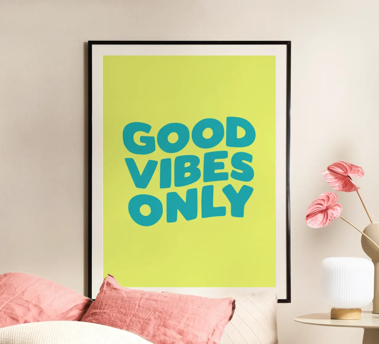 Good Vibes Only Typography Print jaune et bleu poster de THE MOTIVATED TYPE