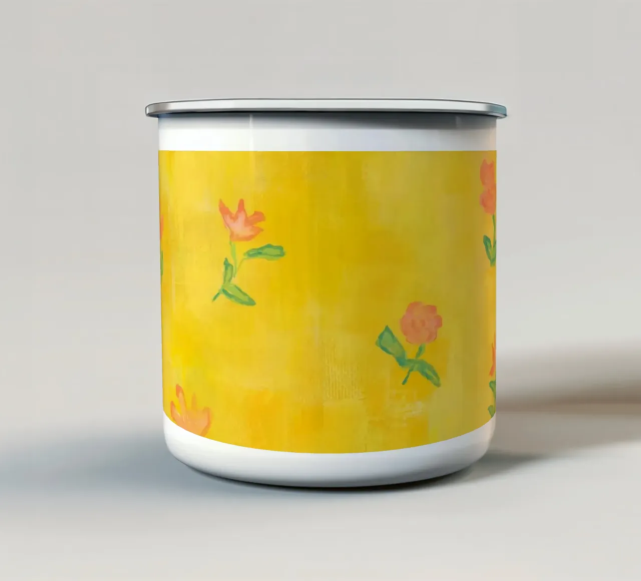 Poesia floreale in giallo solare tazza in smalto da Petra Lang