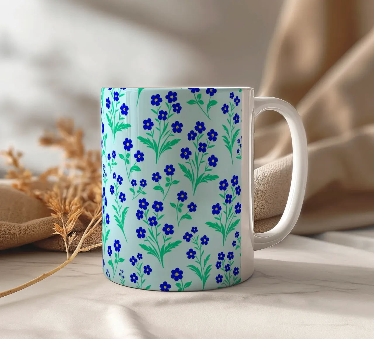 Fiori di nontiscordardime blu cobalto tazza in ceramica da SilverPegasus