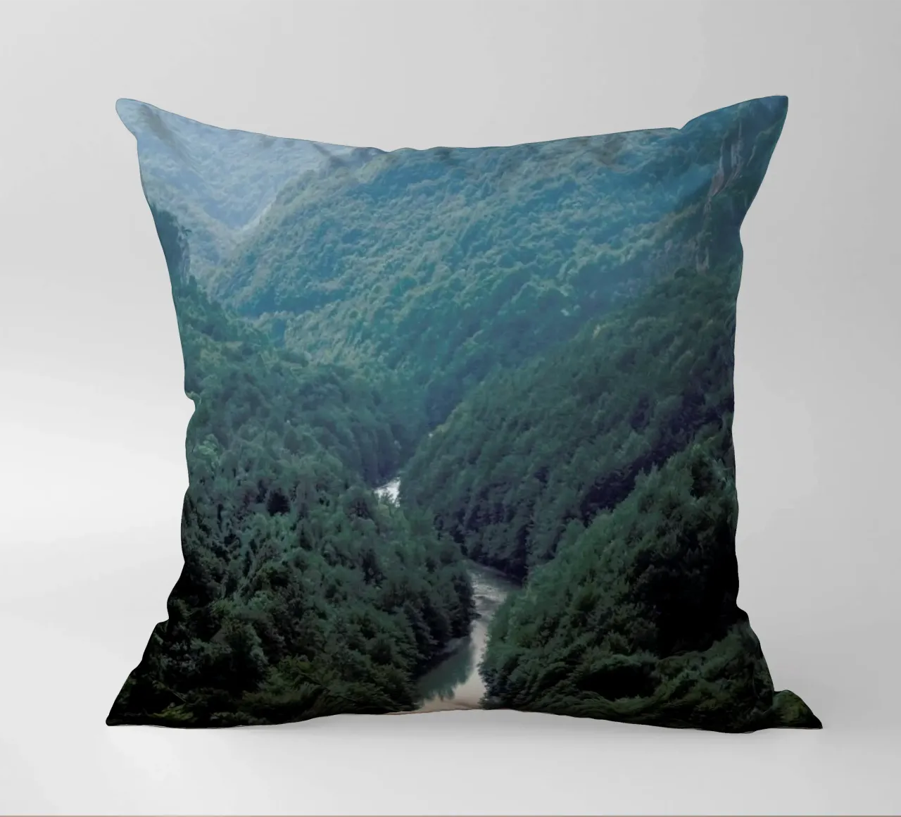 The River through the Forest cuscino da Studio Nahili