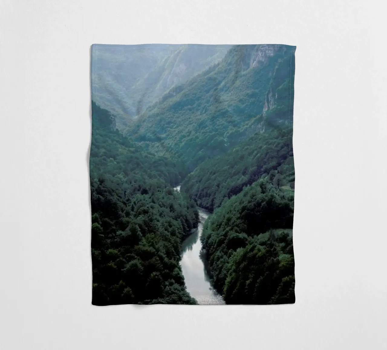 The River through the Forest coperta in pile da Studio Nahili