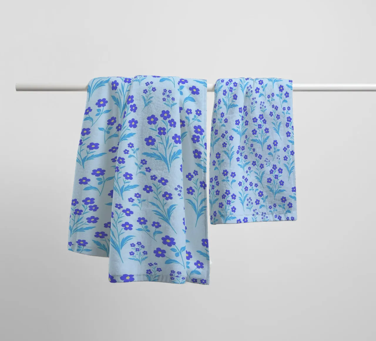 Fiori di nontiscordardime Lavanda asciugamano da bagno da SilverPegasus