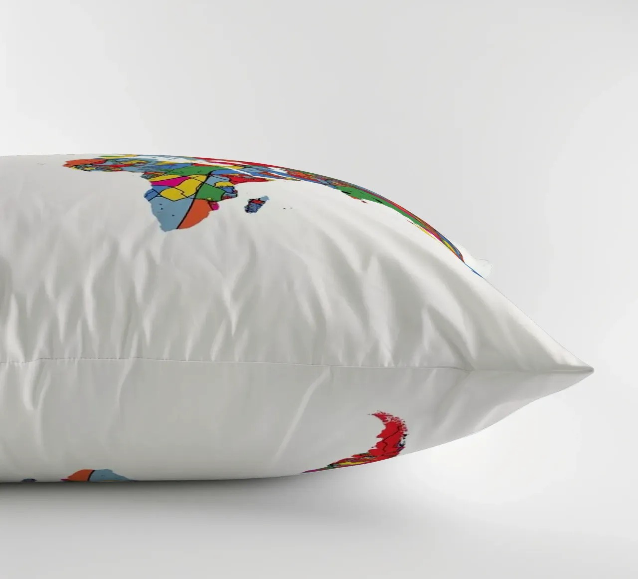 World Map II cuscino da The Cartography Collection