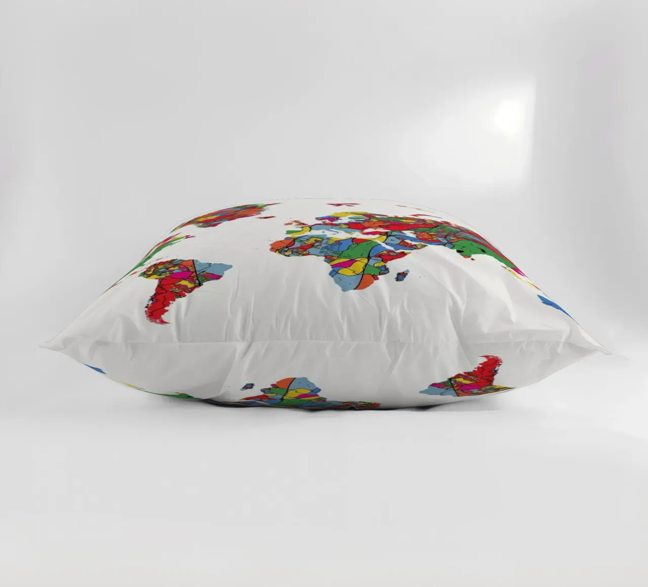 World Map II cuscino da The Cartography Collection