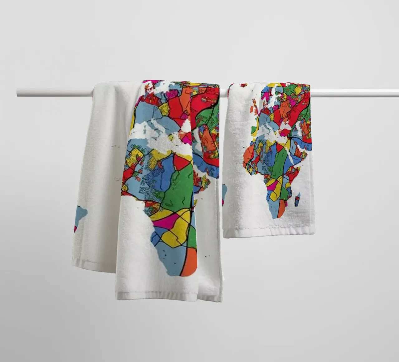 World Map II serviette de bain de The Cartography Collection