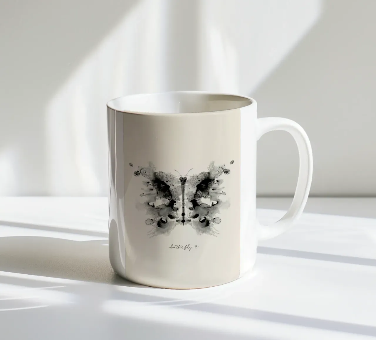 Ink Butterfly Greyscale tazza in ceramica da Flora & Fauna
