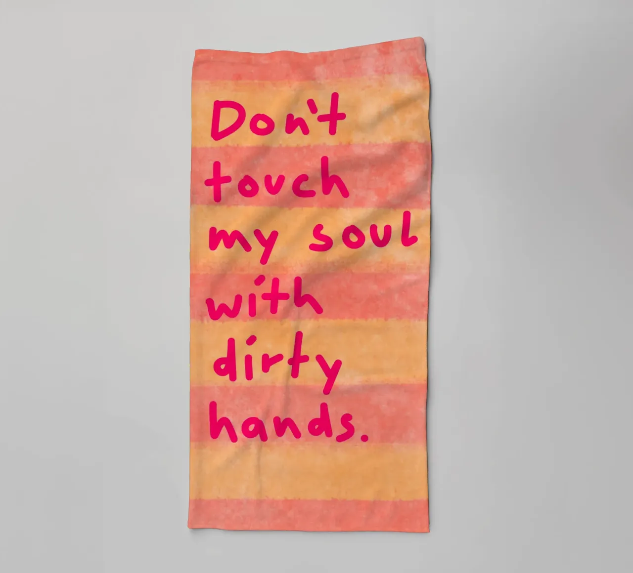 Don't touch my soul with dirty hands asciugamano da bagno da Illustration Raissa Oltmanns