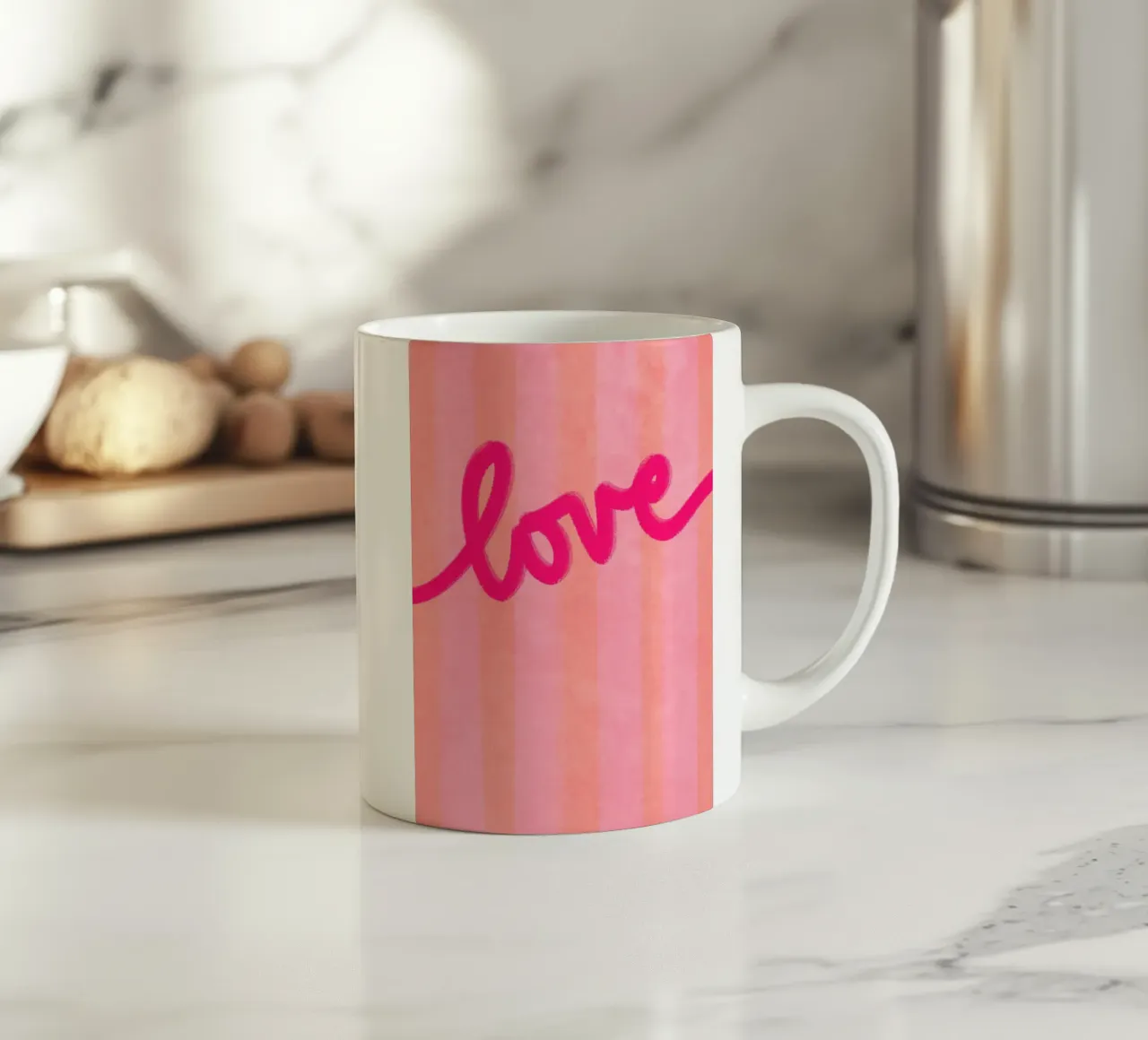 love -handlettering on stripes tazza in ceramica da Illustration Raissa Oltmanns