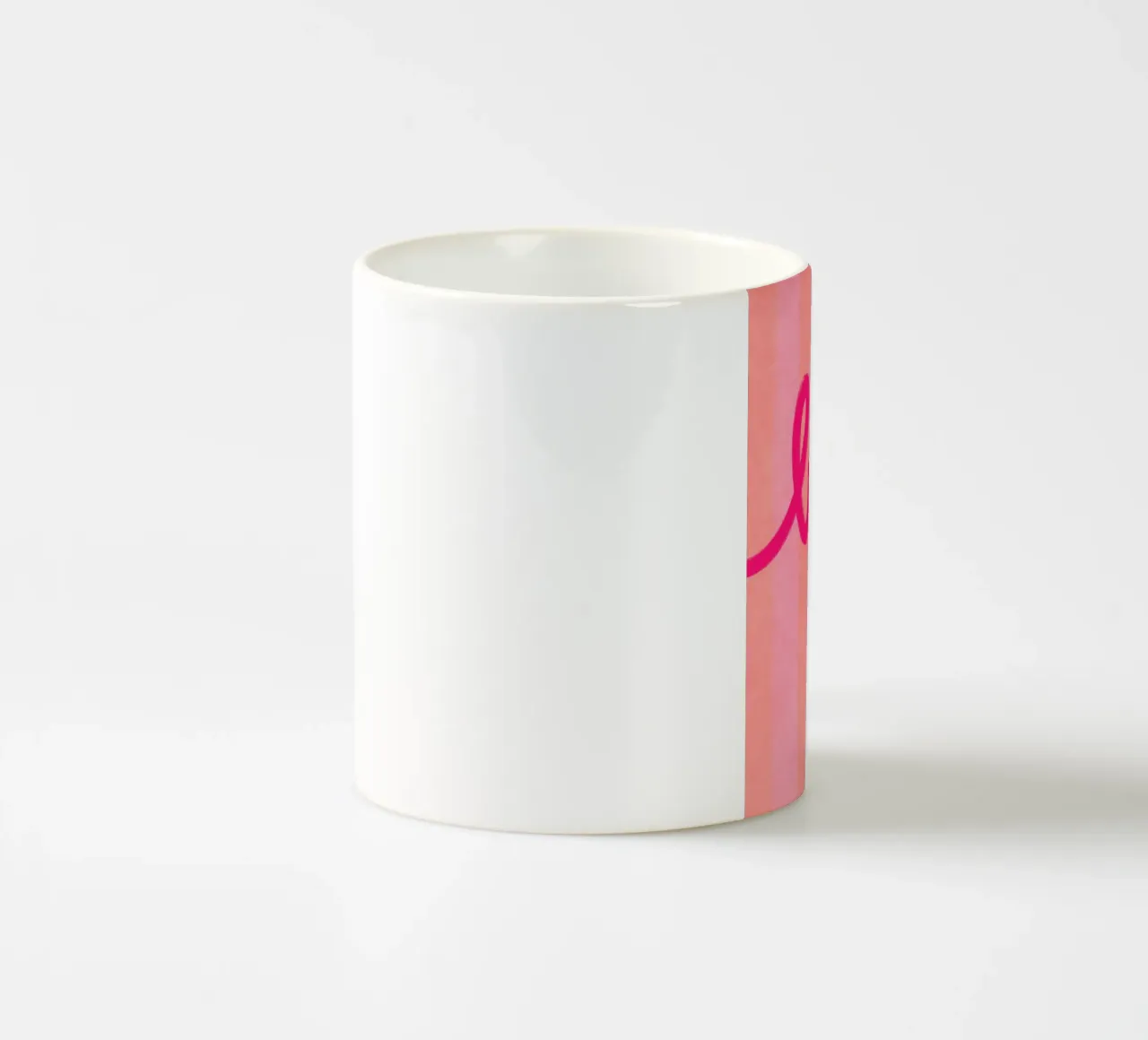 love -handlettering on stripes tazza in ceramica da Illustration Raissa Oltmanns
