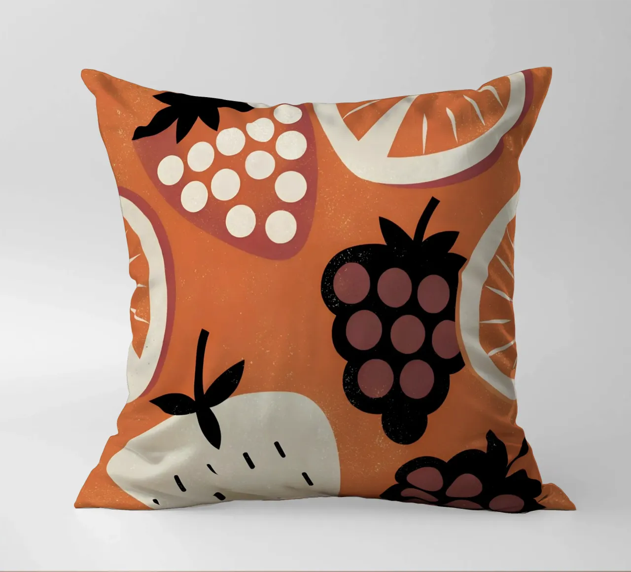 Frutti retrò pop cuscino da THE LATEST SHOP