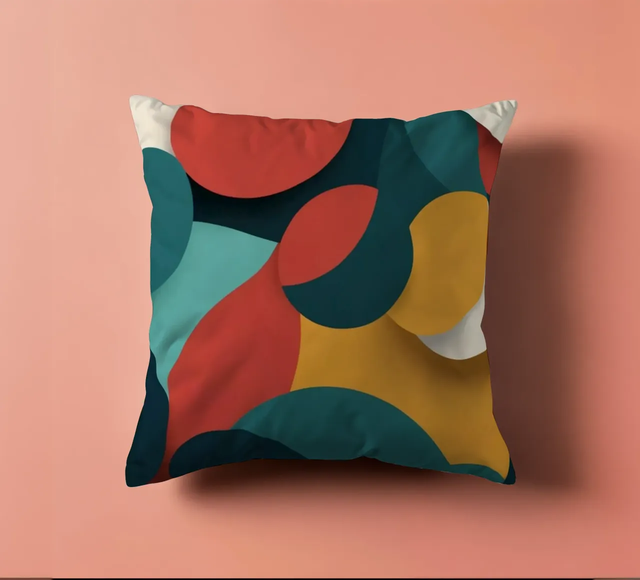 Dynamische abstracte compositie met kleurrijke cirkels kussen van DesignDoodle
