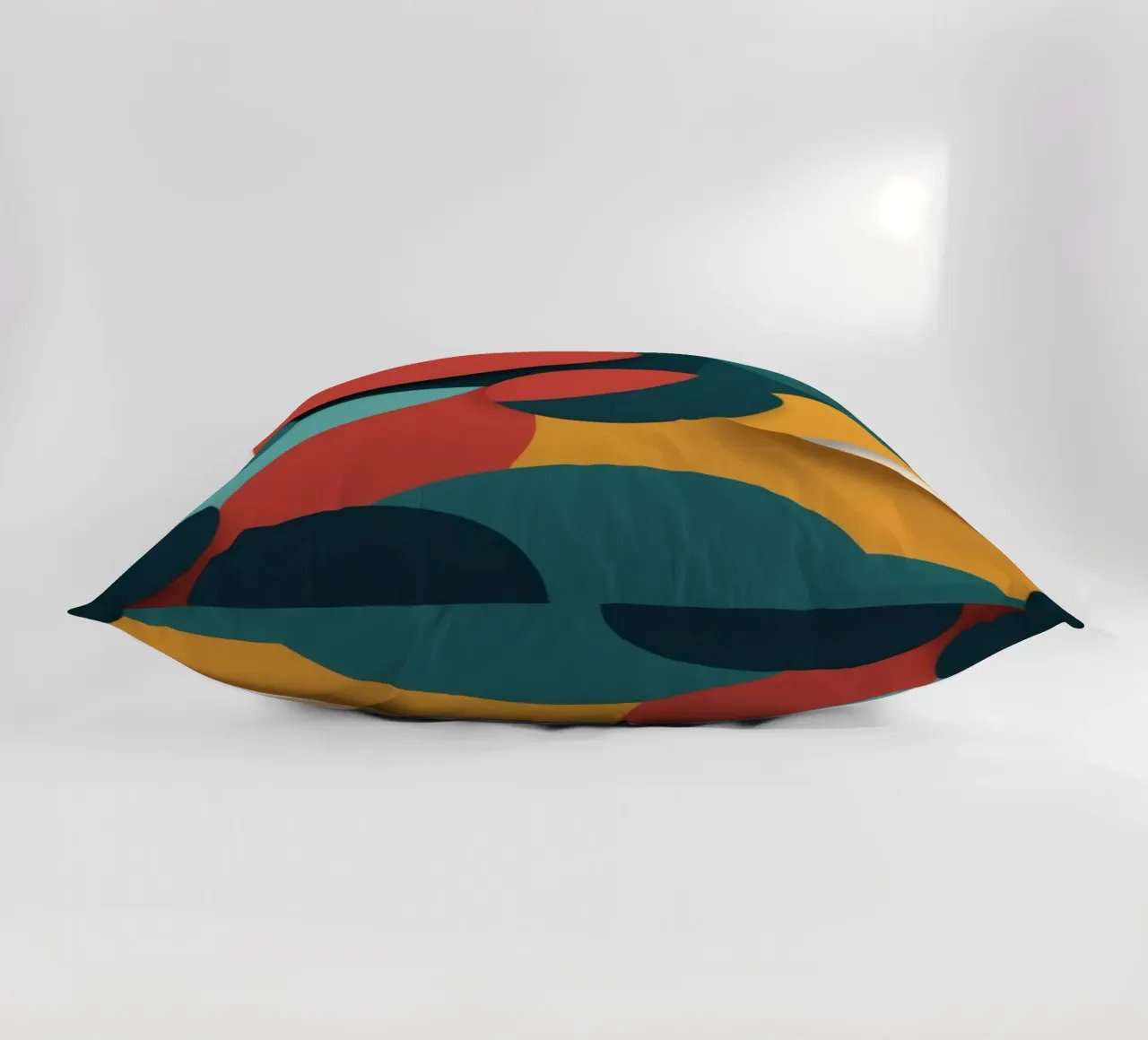 Dynamische abstracte compositie met kleurrijke cirkels kussen van DesignDoodle