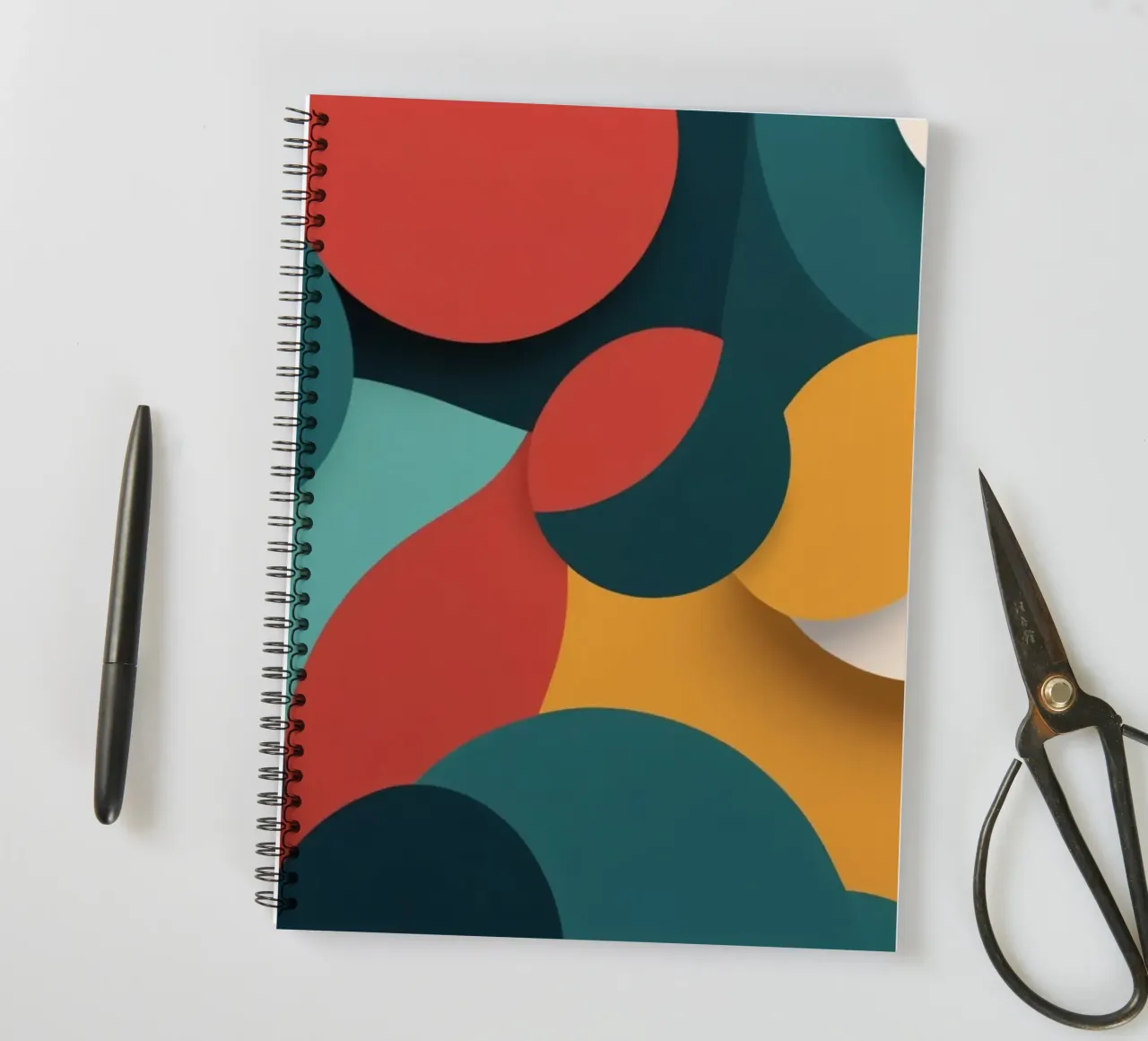 Composition abstraite dynamique avec des cercles colorés carnet à spirale de DesignDoodle