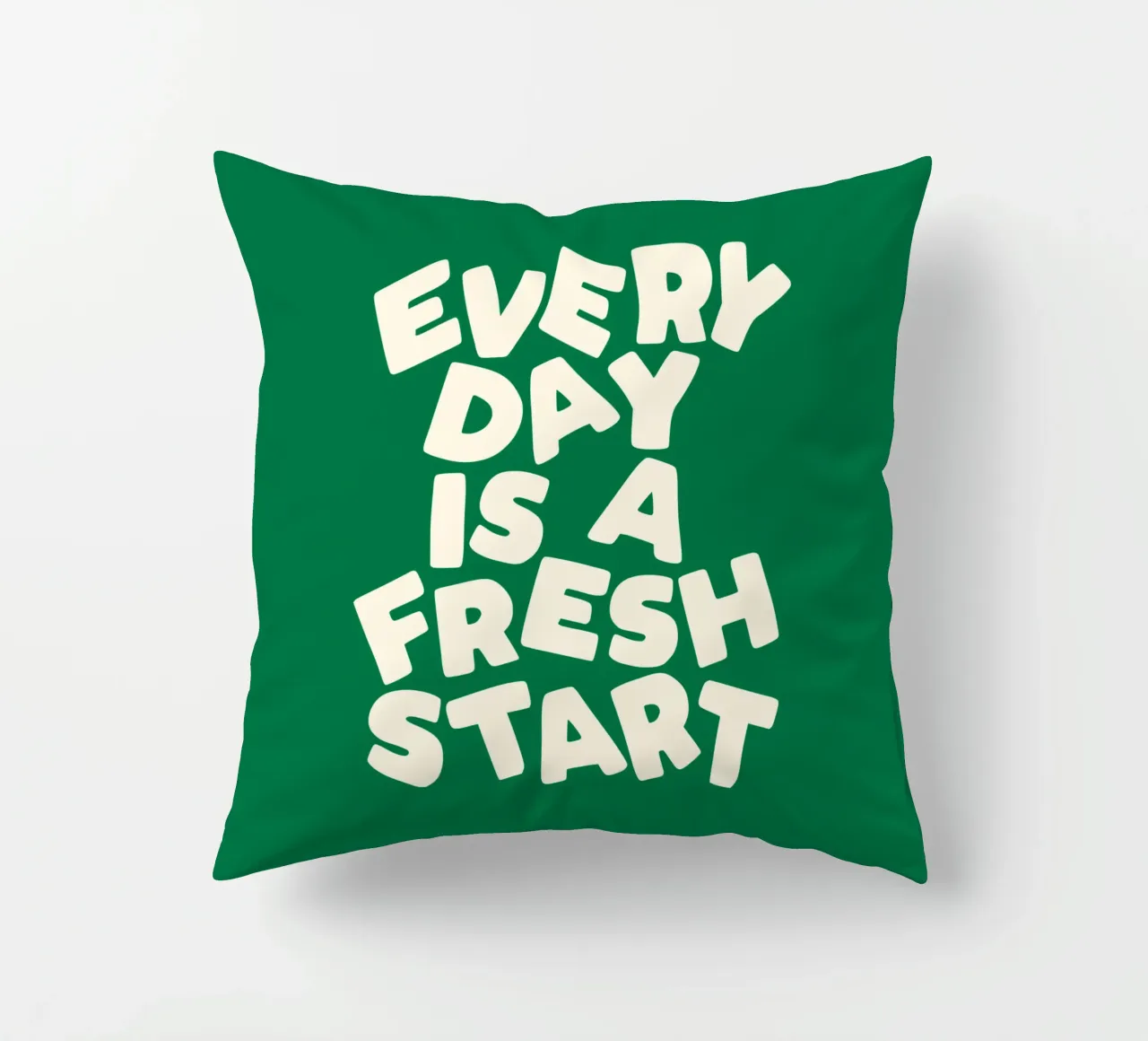 Every Day is a Fresh Start (Chaque jour est un nouveau départ) Typographie imprimée vert et blanc coussin de THE MOTIVATED TYPE