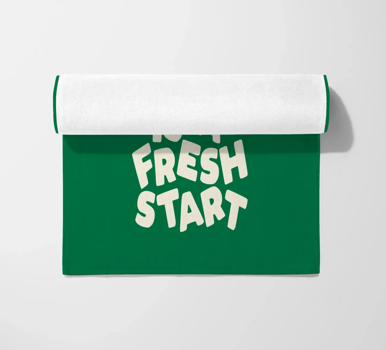 Every Day is a Fresh Start (Chaque jour est un nouveau départ) Typographie imprimée vert et blanc serviette de plage de THE MOTIVATED TYPE