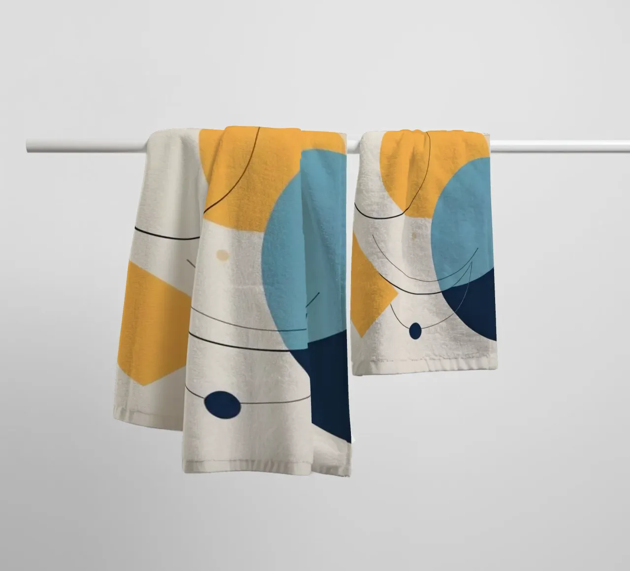 Forme geometriche astratte in colori caldi e freddi asciugamano da bagno da DesignDoodle