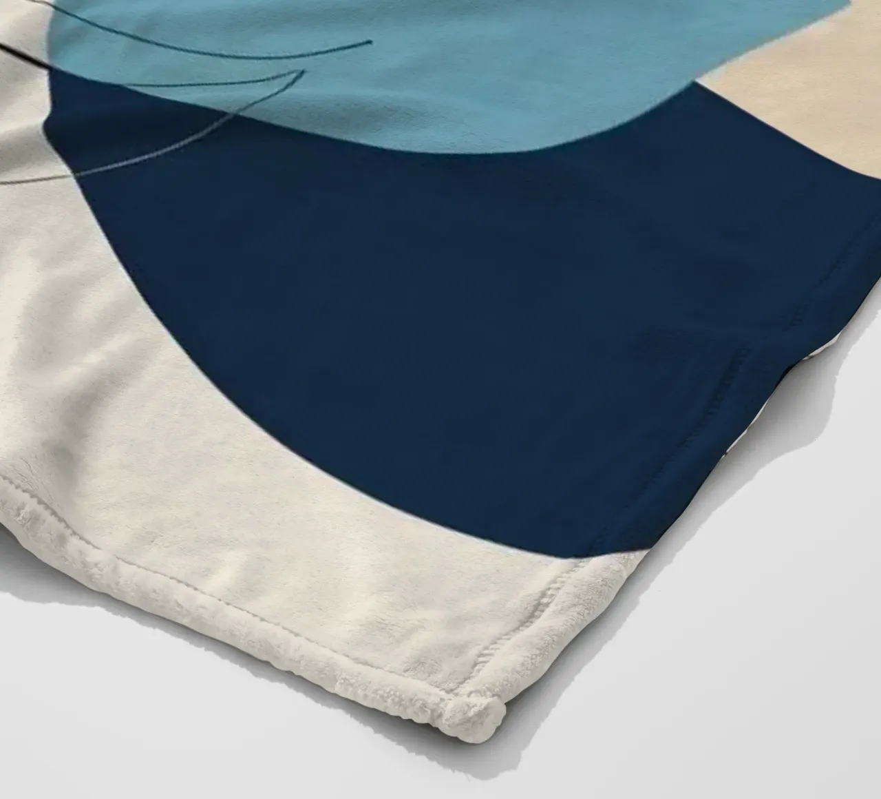 Forme geometriche astratte in colori caldi e freddi coperta in pile da DesignDoodle