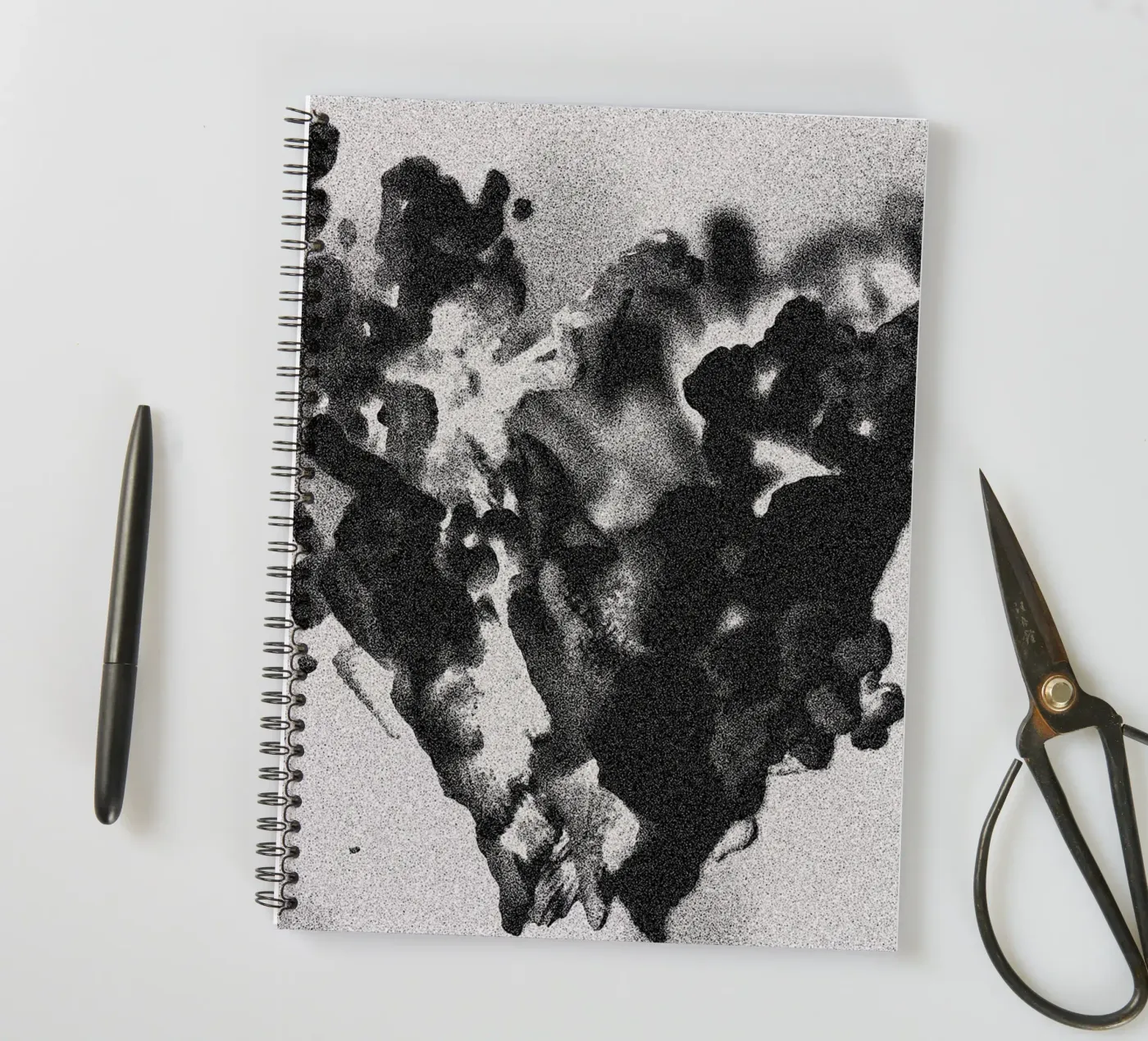 Solid Smoke Ringbuch von Khyati Trehan