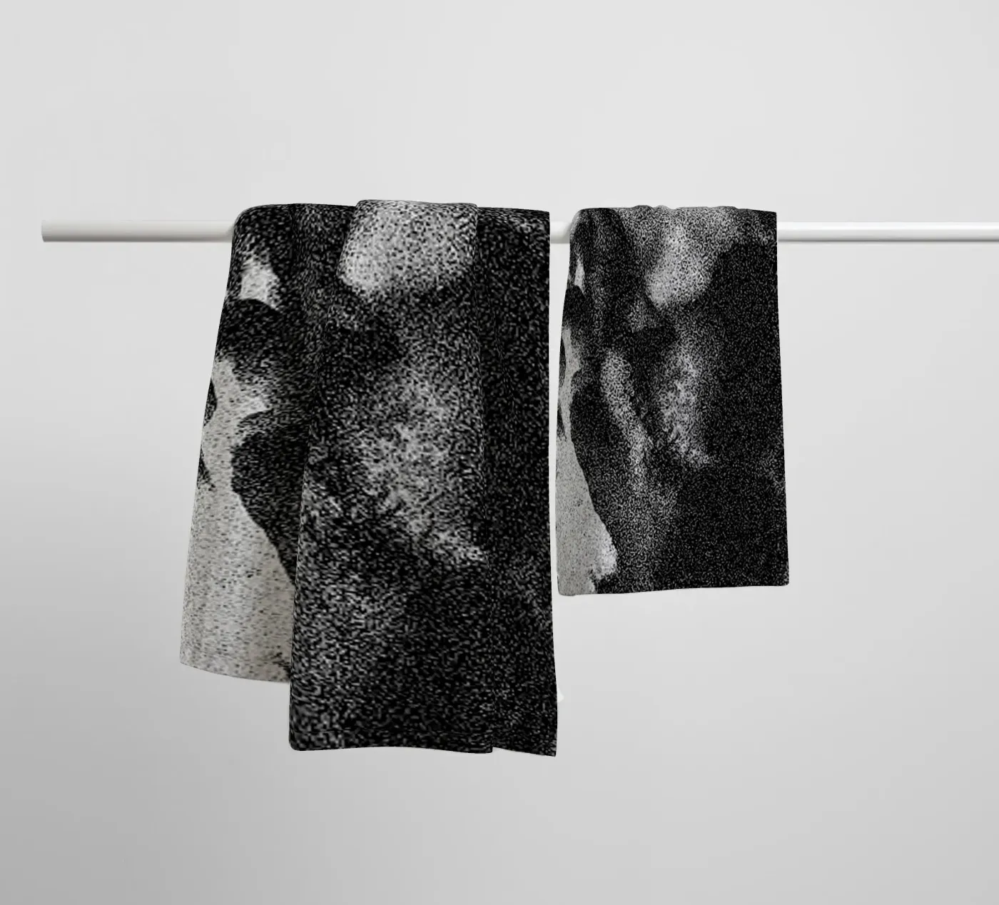 Solid Smoke Handtuch von Khyati Trehan