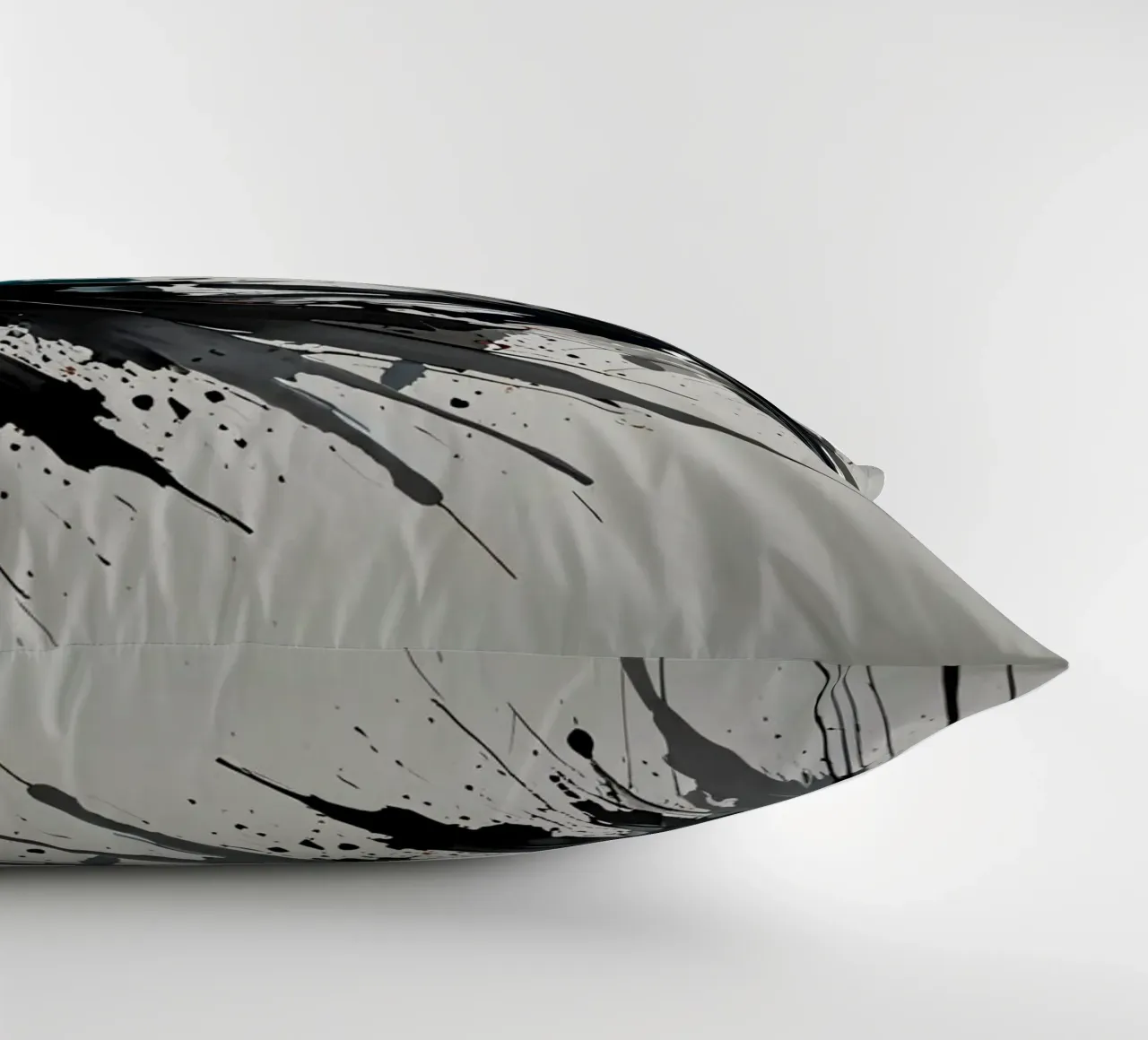 Oeuvre abstraite d'éclaboussures de noir de jais et de sarcelle sur un fond gris clair. coussin de DesignDoodle