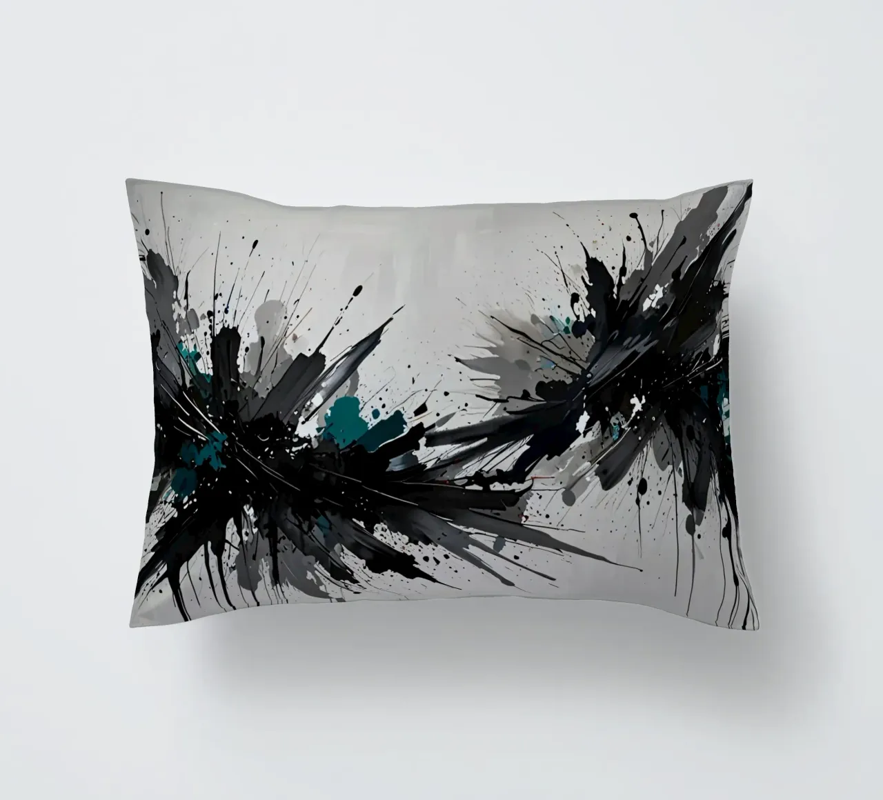 Oeuvre abstraite d'éclaboussures de noir de jais et de sarcelle sur un fond gris clair. coussin de DesignDoodle