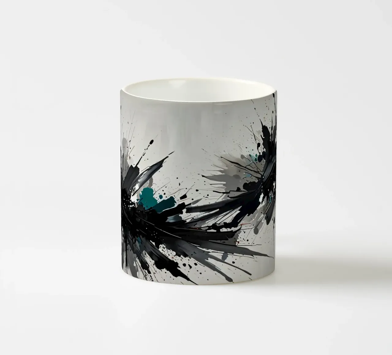 Oeuvre abstraite d'éclaboussures de noir de jais et de sarcelle sur un fond gris clair. mug en céramique de DesignDoodle