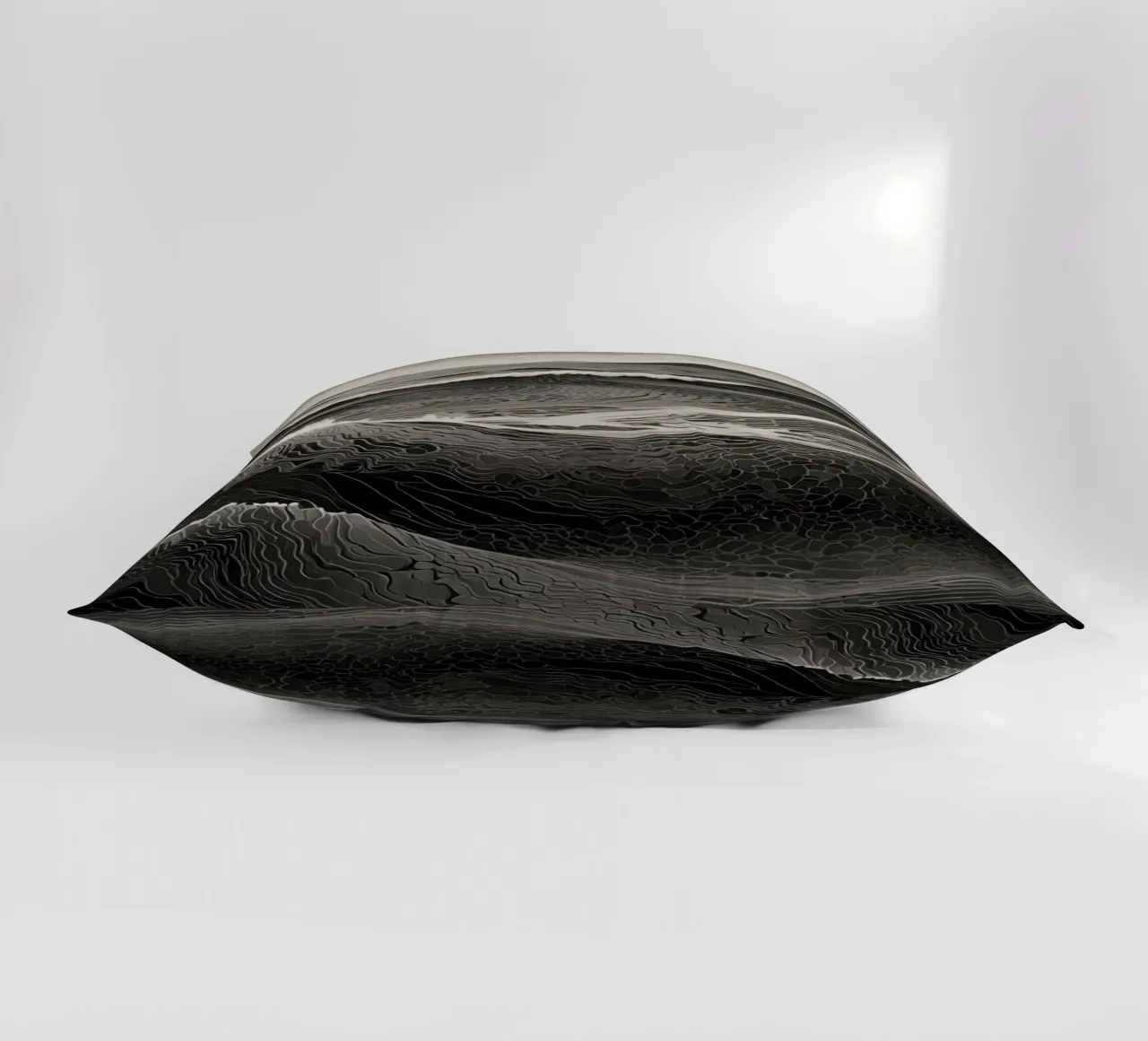 Onde che si infrangono sulla riva all'alba cuscino da DesignDoodle