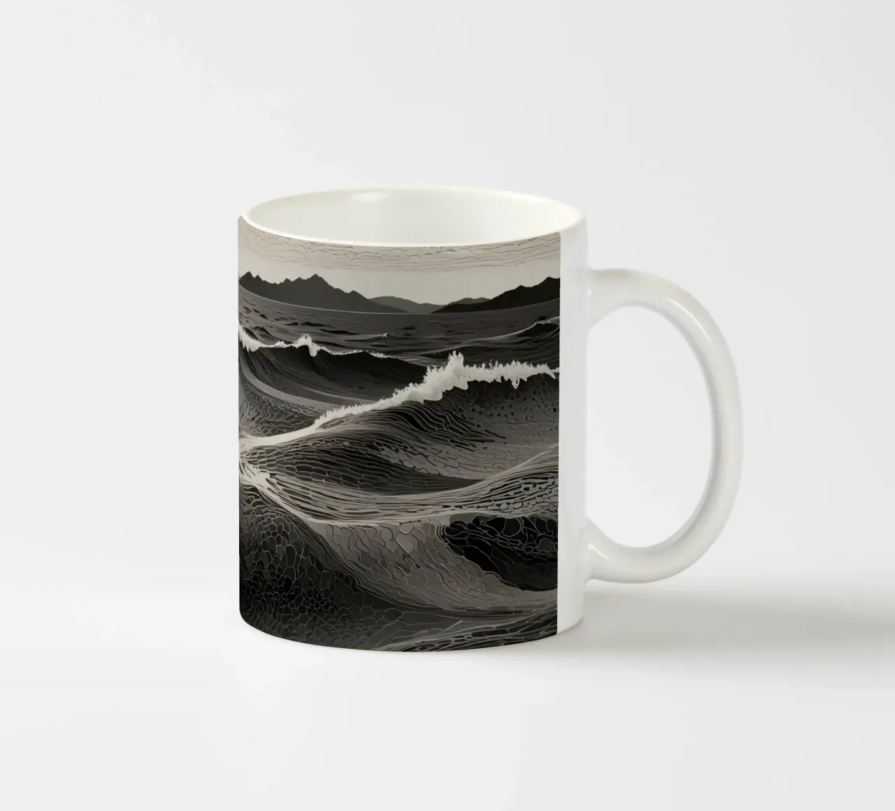 Onde che si infrangono sulla riva all'alba tazza in ceramica da DesignDoodle