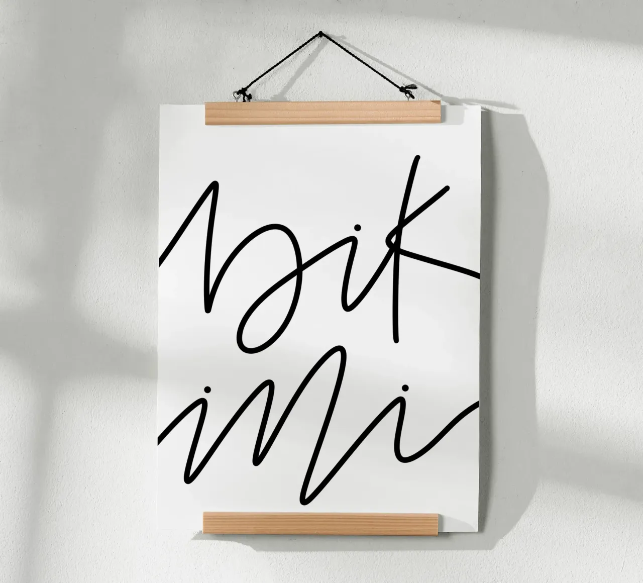 Bikini Poster Handlettering Typografie Schwarz Weiß Geschenk poster con telaio in alluminio da LIMITED EDITION LETTERS
