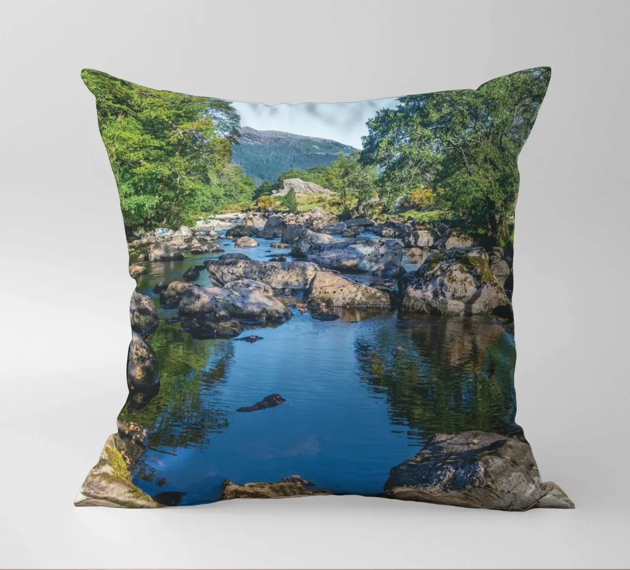 River Duddon View cuscino da Dave Hare Photography