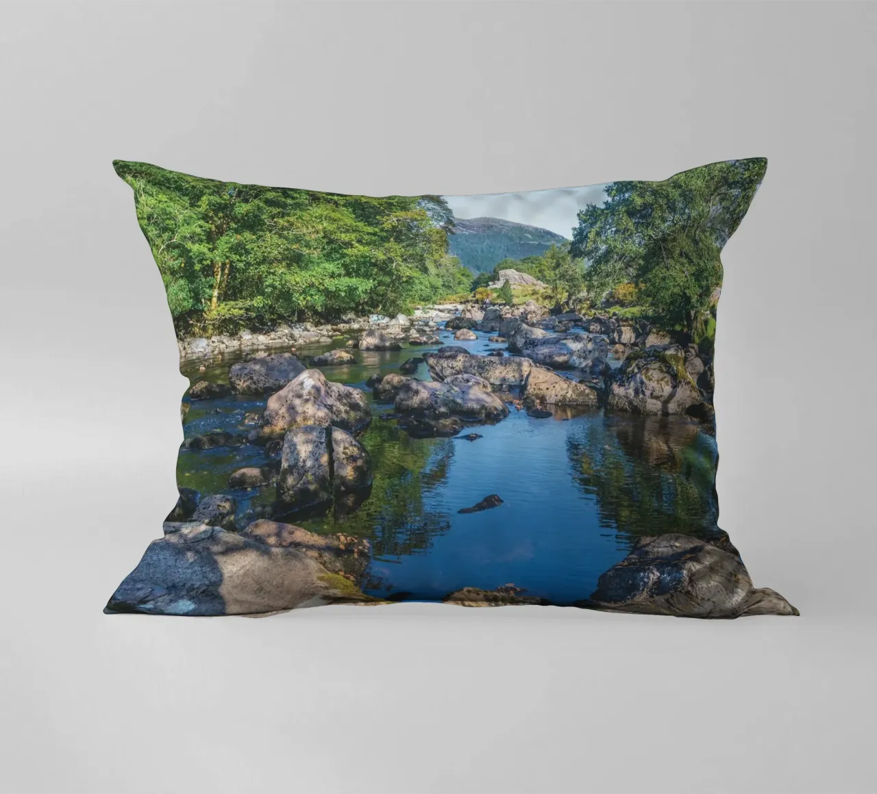 River Duddon View cuscino da Dave Hare Photography