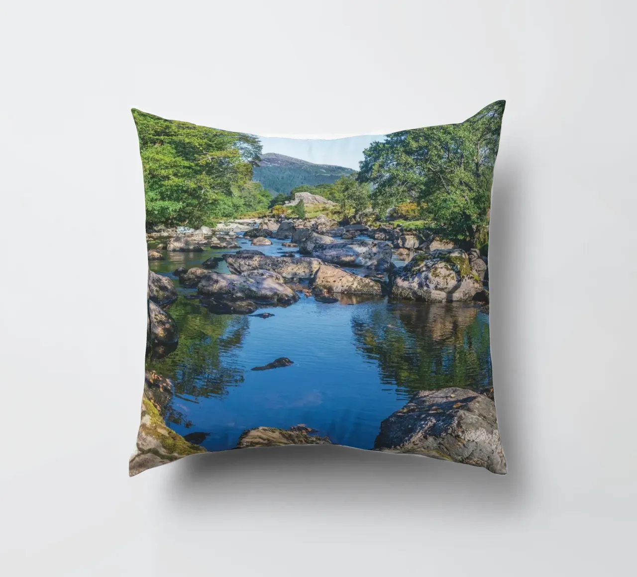 River Duddon View cuscino da Dave Hare Photography