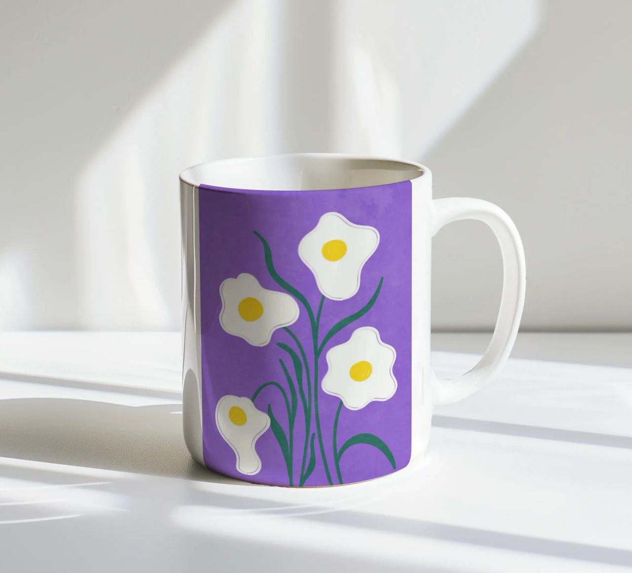 Spiegeleier Blumen Keramik Tasse von Illustration Raissa Oltmanns