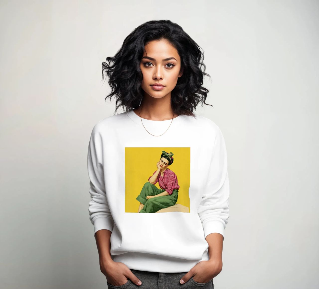 Elegante chica mexicana a rayas, fondo amarillo Impresión artística sudadera de Modern Muse