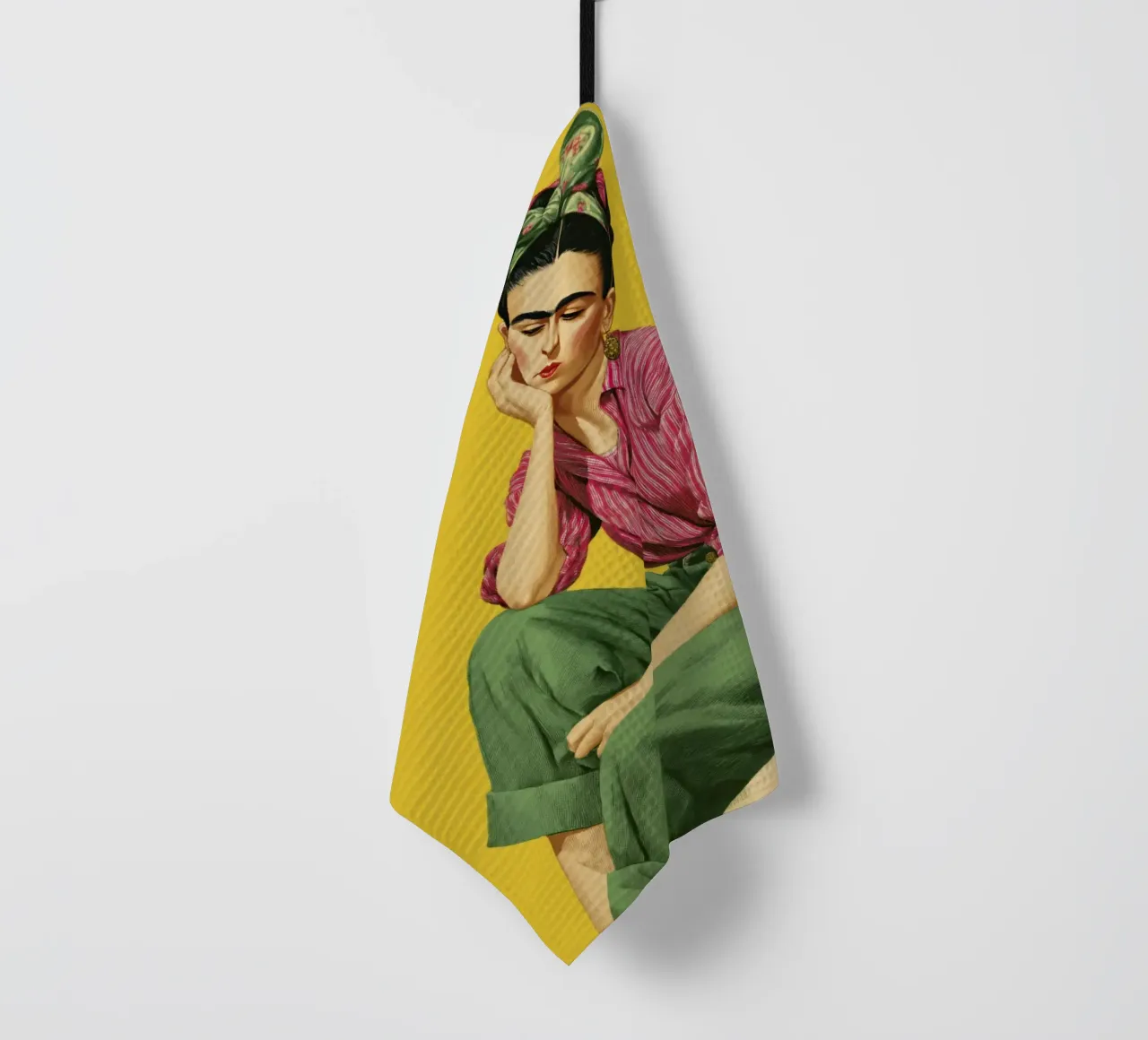 Fille bohémienne stylisée avec des rayures, fond jaune Impression d'art torchon de Modern Muse