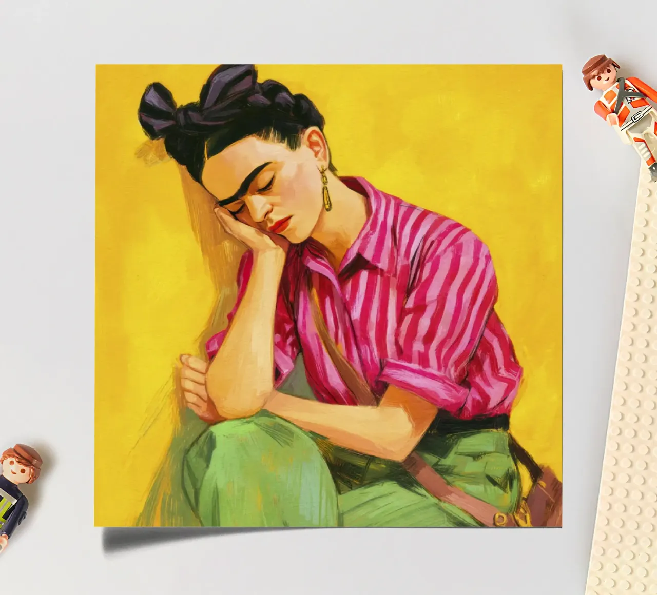 Ragazza bohémien con strisce e fiocco rosso e colore giallo retrò foglio adesivo da Modern Muse